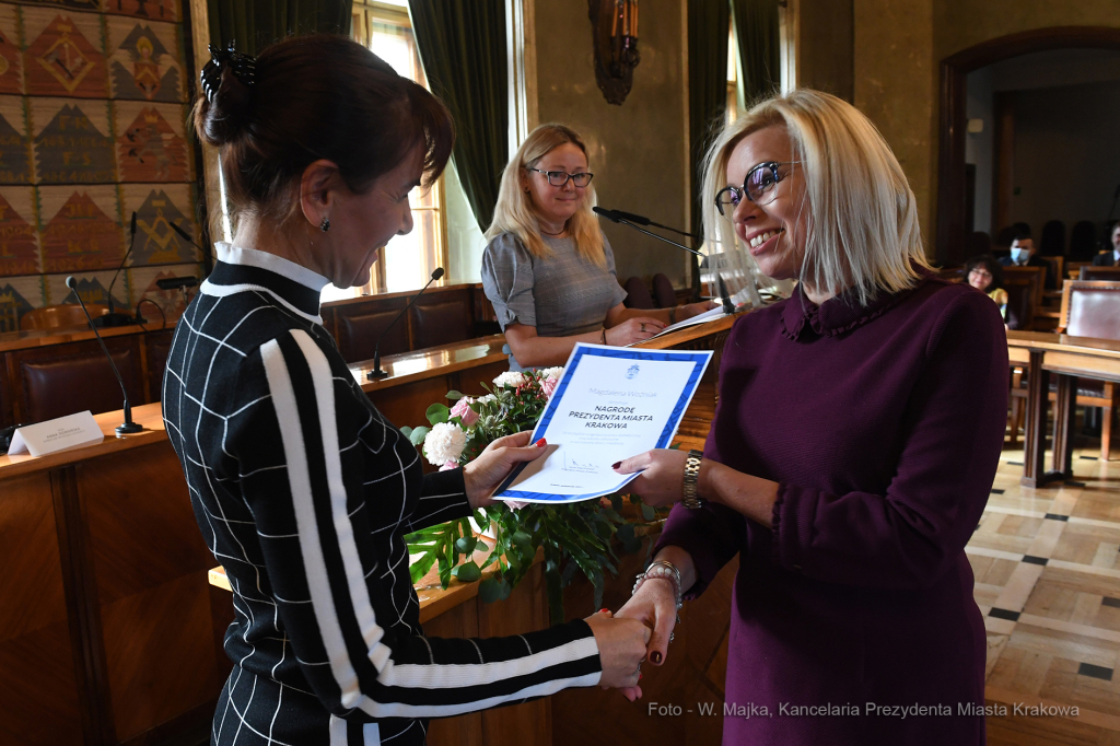 6565jpg.jpg-Nagrody dla nauczvycieli - tyra IV  Autor: W. Majka