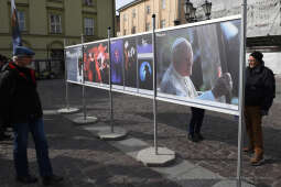 1717jpg.jpg-Otwarcie wystawy Świat Czeka