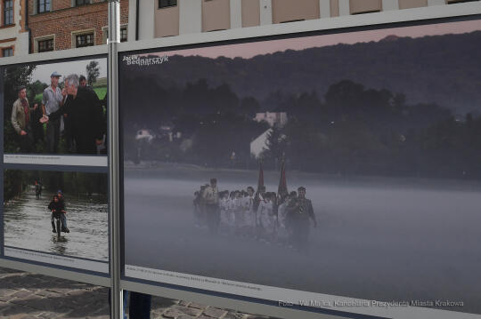 2121jpg.jpg-Otwarcie wystawy Świat Czeka