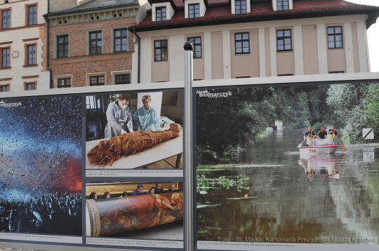 2222jpg.jpg-Otwarcie wystawy Świat Czeka