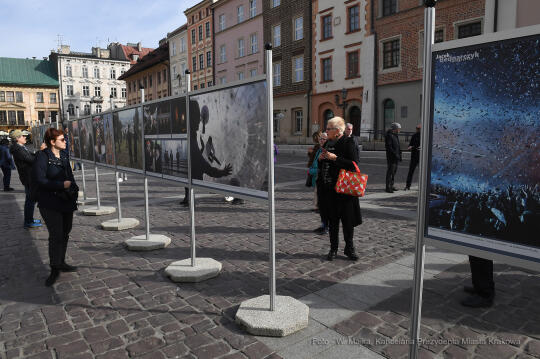 2323jpg.jpg-Otwarcie wystawy Świat Czeka