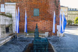 bs-października 31, 2021-033a2092.jpg-Rocznica wyzwolenia, Kośmider, Kwiaty,