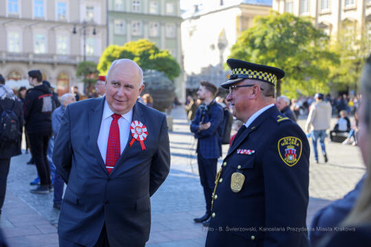 bs-października 31, 2021-033a2127.jpg-Rocznica wyzwolenia, Kośmider, Kwiaty,