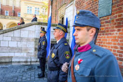 bs-października 31, 2021-033a2148.jpg-Rocznica wyzwolenia, Kośmider, Kwiaty,