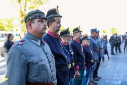 bs-października 31, 2021-033a2151.jpg-Rocznica wyzwolenia, Kośmider, Kwiaty,