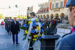 bs-października 31, 2021-033a2210.jpg-Rocznica wyzwolenia, Kośmider, Kwiaty,