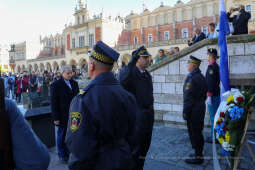 bs-października 31, 2021-033a2214.jpg-Rocznica wyzwolenia, Kośmider, Kwiaty,