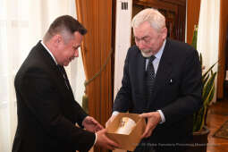 044jpg.jpg-amb. Rumunii