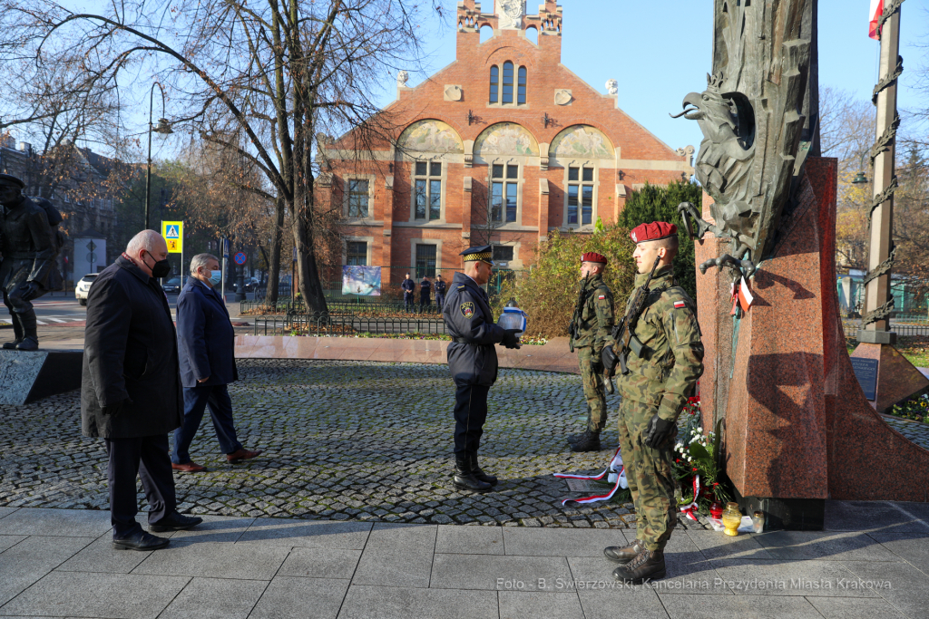 bs_211111_3419.jpg-Uroczystości, 11 Listopada, Kośmider  Autor: B. Świerzowski