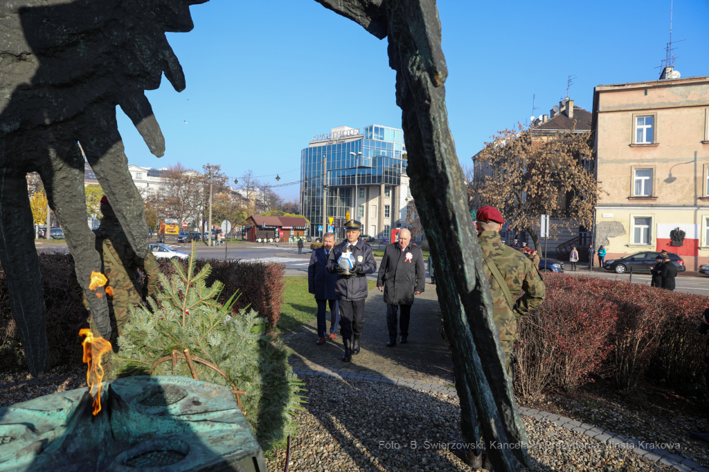 bs_211111_3470.jpg-Uroczystości, 11 Listopada, Kośmider  Autor: B. Świerzowski