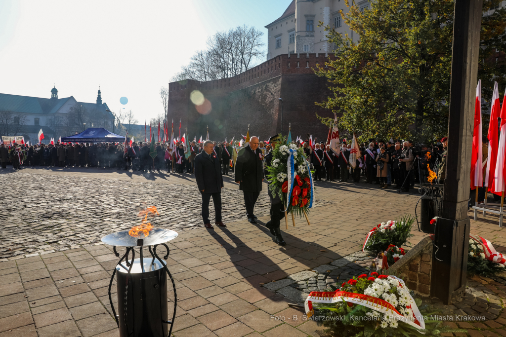 bs_211111_3580.jpg-Uroczystości, 11 Listopada, Kośmider  Autor: B. Świerzowski