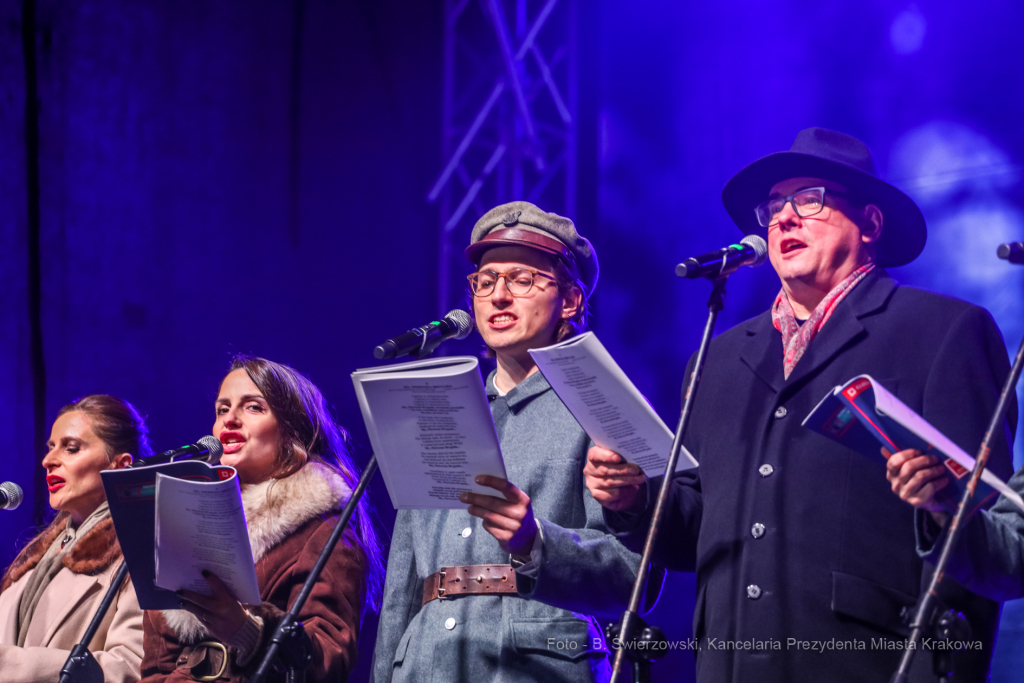 bs_211111_4252.jpg-Lekcja Śpiewania  Autor: B. Świerzowski