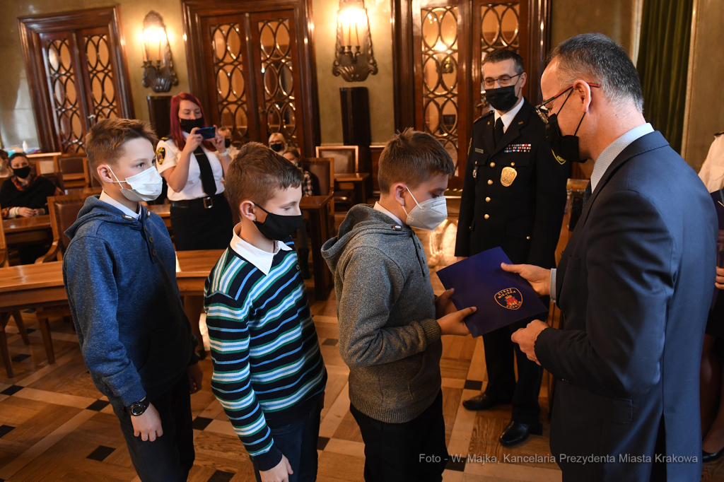 2727jpg.jpg-Prawo i my - konmkurs  Autor: W. Majka