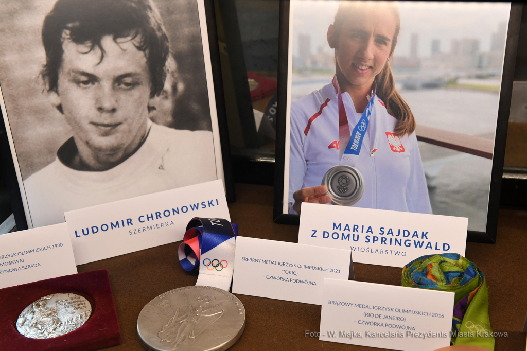 1212jpg.jpg-Prezentacja medali olimpijskich zdobytych przez Krakowian  Autor: W. Majka