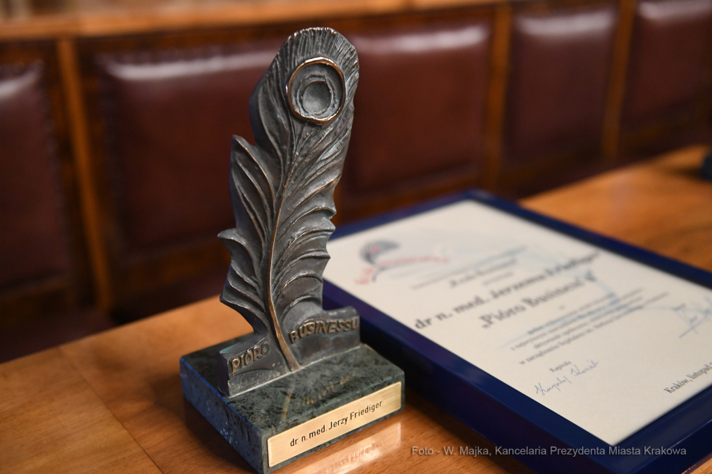 011jpg.jpg-Pióro Biznesu  Autor: W. Majka