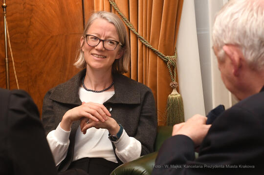 044jpg.jpg-Ambasador Anna Clunes