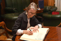 066jpg.jpg-Ambasador Anna Clunes