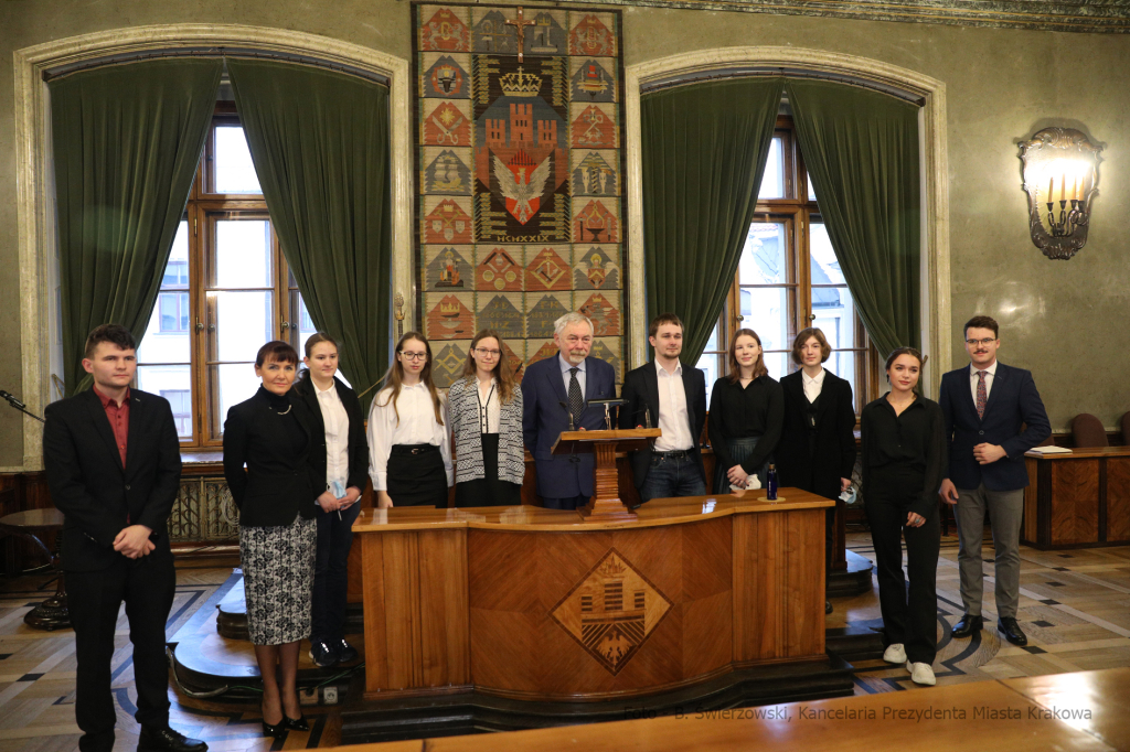 2222jpg.jpg-Wręczenie nagród Mistrz Matury, Technik 100% i Ósmoklasista 100%,  Autor: B. Świerzowski