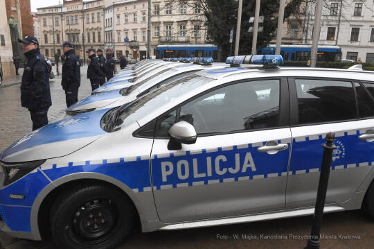 033jpg.jpg-samochody dla Policji