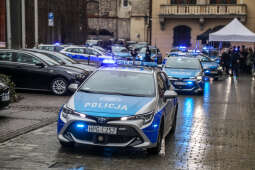 bs_211216_8954.jpg-Radiowozy dla Komendy Miejskiej Policji w Krakowie