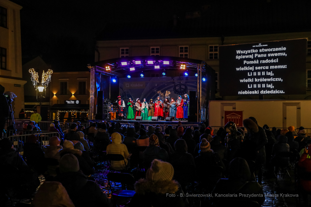 bs_211219_1160.jpg-Lekcja Śpiewania, Kolędy, Mały Rynek  Autor: B. Świerzowski