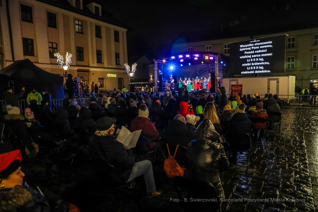 bs_211219_1172.jpg-Lekcja Śpiewania, Kolędy, Mały Rynek  Autor: B. Świerzowski