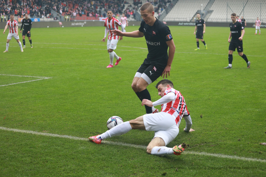 099jpg.jpg-noworoczny trening Cracovii  Autor: B. Świerzowski