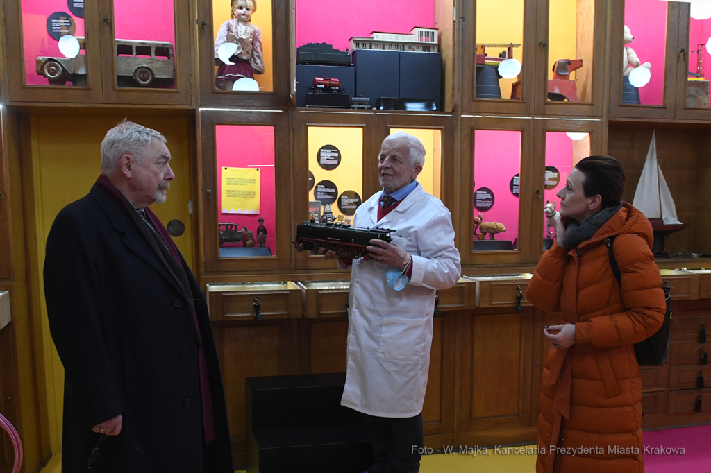 3030jpg.jpg-klinika zabawek  Autor: W. Majka