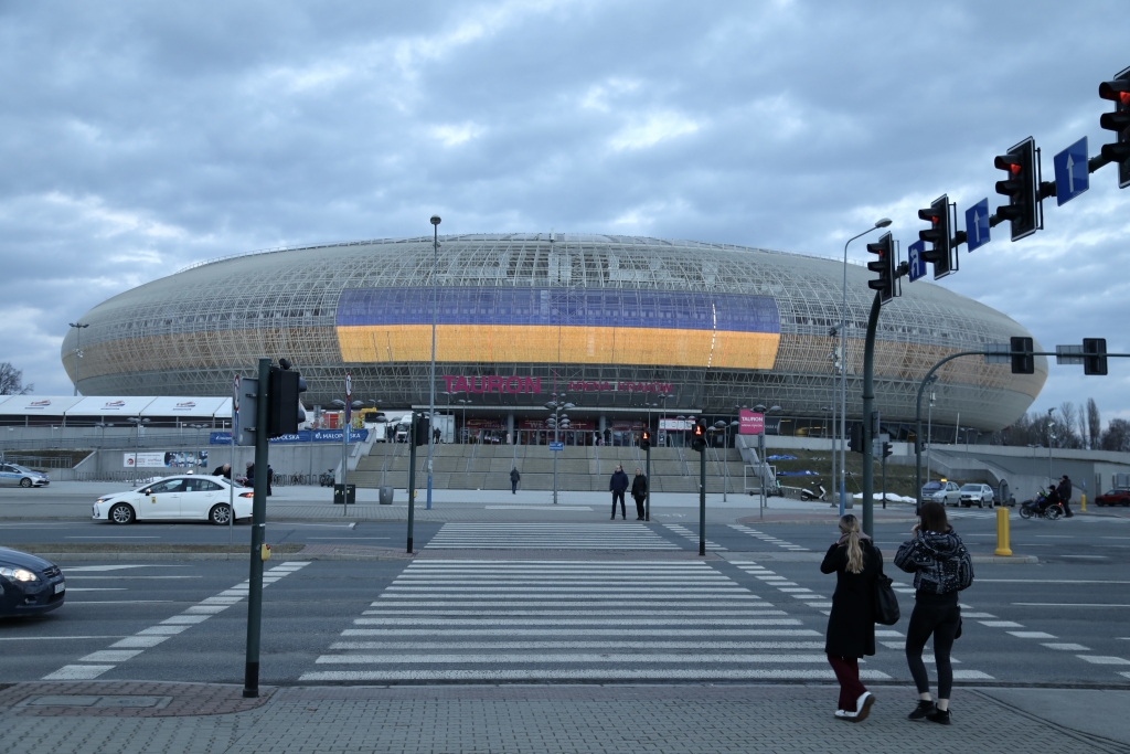 zdjęcie 20.02.2022, 17 07 14.jpg-Kraków podświetlony w barwach Ukrainy