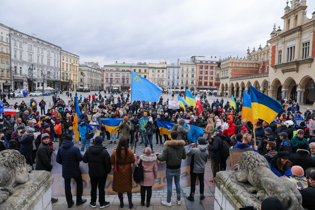 bs-lutego 20, 2022-img_7107.jpg-Pochód solidarności z Ukrainą w Krakowie