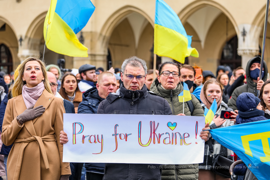 bs-lutego 20, 2022-img_7219.jpg-Pochód solidarności z Ukrainą w Krakowie