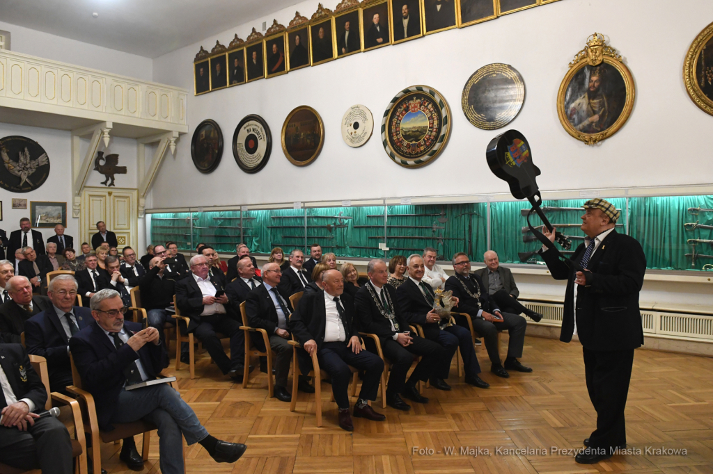 1818jpg.jpg-Prezentacja książki „Nie od razu Kraków zbudowano”  Autor: W. Majka