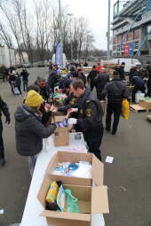 zdjęcie 26.02.2022, 11 35 00.jpg-Drugi dzień zbiórki darów dla Lwowa