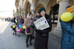 zdjęcie 27.02.2022, 12 35 10.jpg-Łańcuch solidarności z Ukrainą