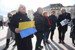 zdjęcie 27.02.2022, 12 37 17.jpg-Łańcuch solidarności z Ukrainą