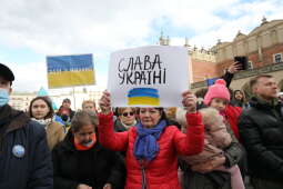 zdjęcie 27.02.2022, 13 09 12.jpg-Łańcuch solidarności z Ukrainą