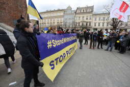 zdjęcie 27.02.2022, 13 13 16.jpg-Łańcuch solidarności z Ukrainą