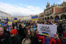zdjęcie 27.02.2022, 13 16 03.jpg-Łańcuch solidarności z Ukrainą