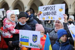 zdjęcie 27.02.2022, 13 27 17.jpg-Łańcuch solidarności z Ukrainą