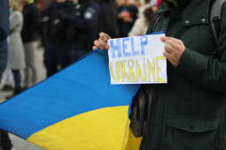 zdjęcie 27.02.2022, 13 28 21.jpg-Łańcuch solidarności z Ukrainą