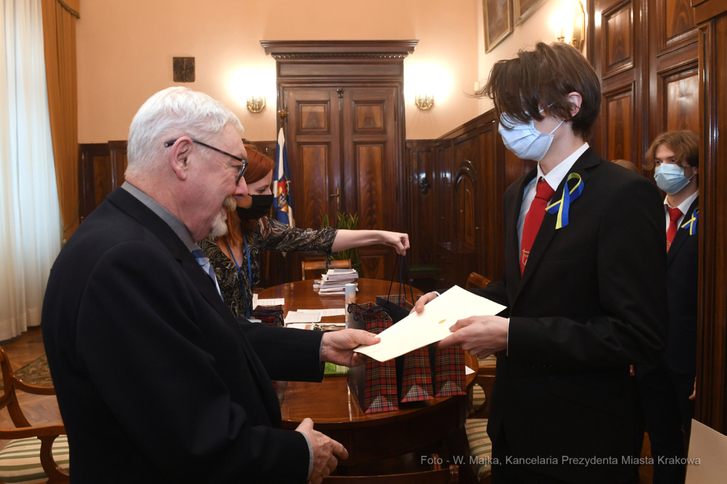 033jpg.jpg-Spotkanie ze zwycięzcami w konkursie Europejskiej Agencji Lotniczej CanSat  Autor: W. Majka