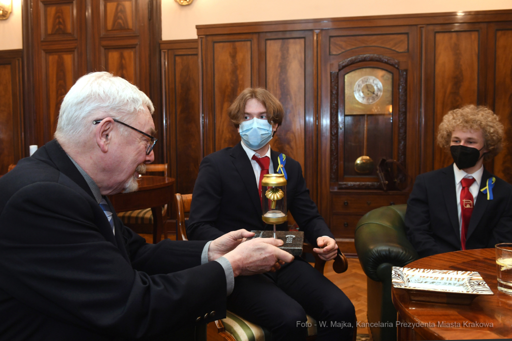 077jpg.jpg-Spotkanie ze zwycięzcami w konkursie Europejskiej Agencji Lotniczej CanSat  Autor: W. Majka