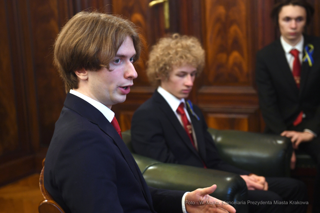 099jpg.jpg-Spotkanie ze zwycięzcami w konkursie Europejskiej Agencji Lotniczej CanSat  Autor: W. Majka