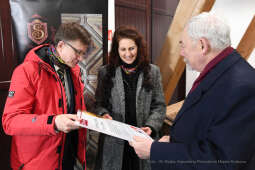 1111jpg.jpg-Przekazanie repliki Dzwonu Zygmunta zwycięzcy licytacji