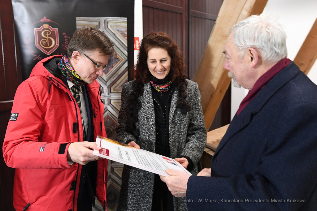 1111jpg.jpg-Przekazanie repliki Dzwonu Zygmunta zwycięzcy licytacji  Autor: W. Majka