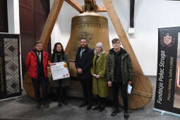 1313jpg.jpg-Przekazanie repliki Dzwonu Zygmunta zwycięzcy licytacji