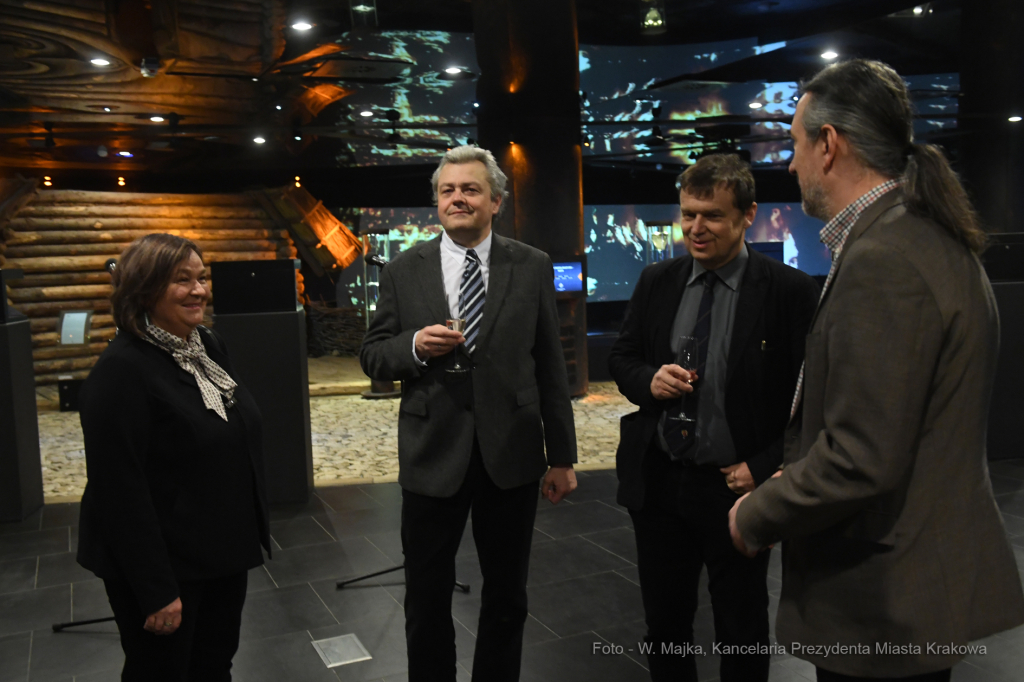 077jpg.jpg-Spotkanie z nowo mianowanymi profesorami  Autor: W. Majka