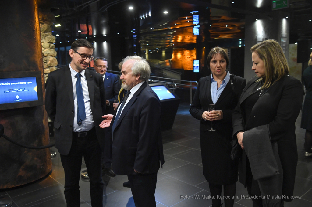 4848jpg.jpg-Spotkanie z nowo mianowanymi profesorami  Autor: W. Majka