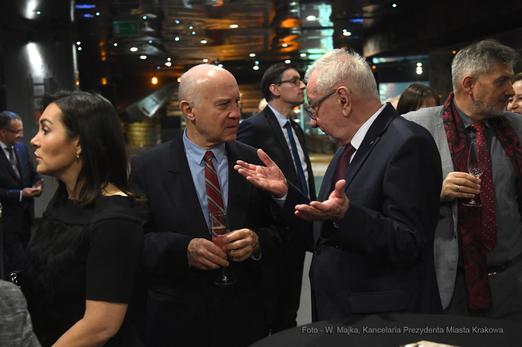 5151jpg.jpg-Spotkanie z nowo mianowanymi profesorami  Autor: W. Majka