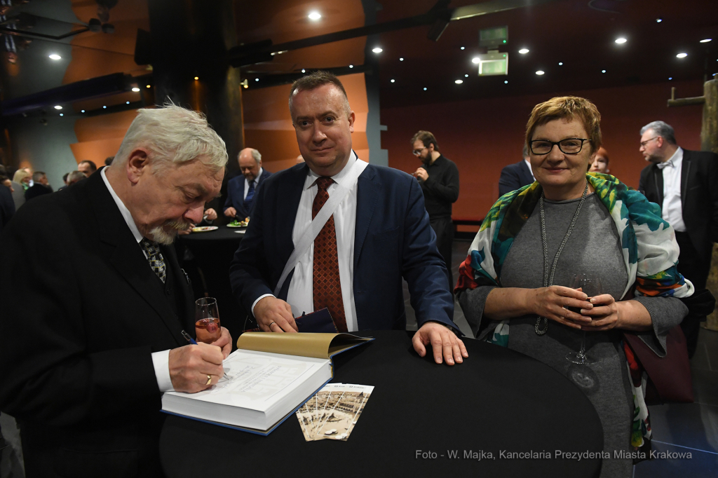 5353jpg.jpg-Spotkanie z nowo mianowanymi profesorami  Autor: W. Majka